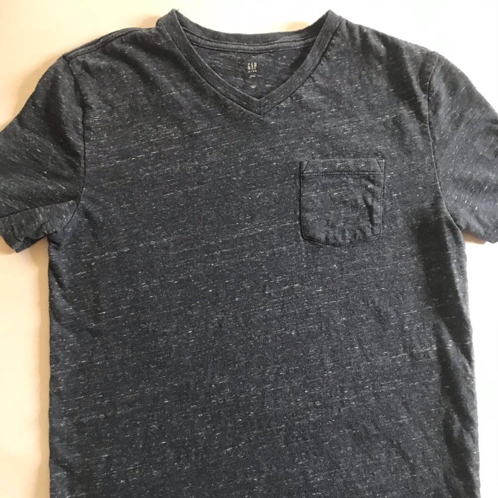 Gap V-neck T-Shirt in XXL (boys)